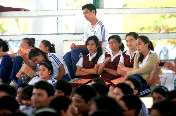 Autoridades ofrecen pláticas de cutting en escuelas de Chetumal – México